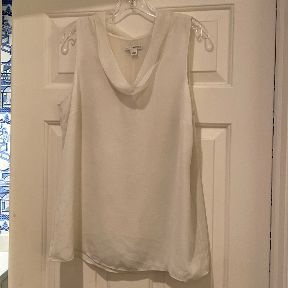 EUC- Banana Republic cream sleeveless blouse
